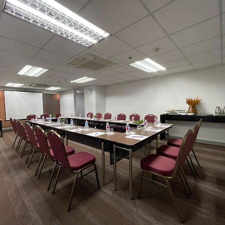 Go Hotels Plus Mandaluyong Exterior foto