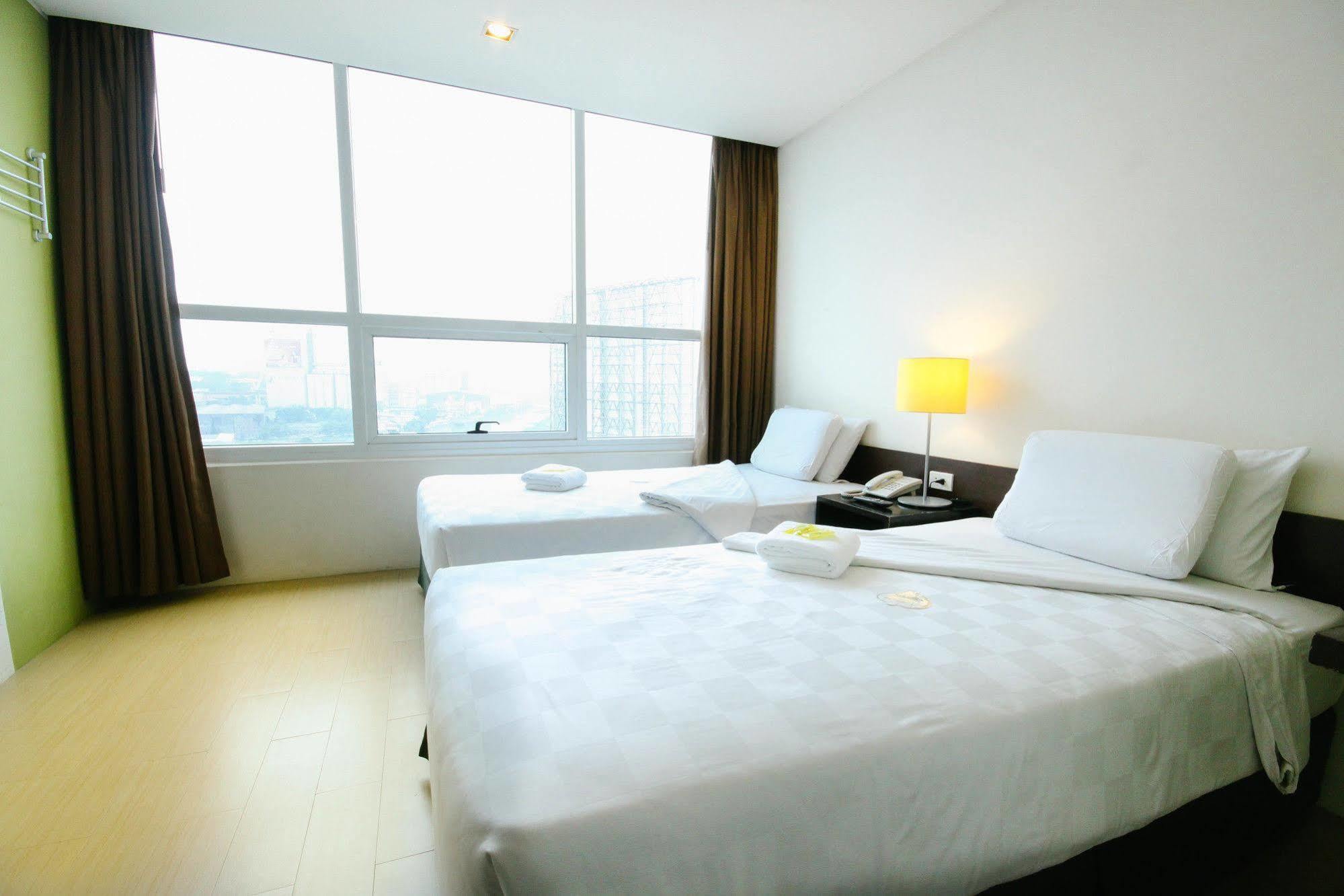 Go Hotels Plus Mandaluyong Exterior foto