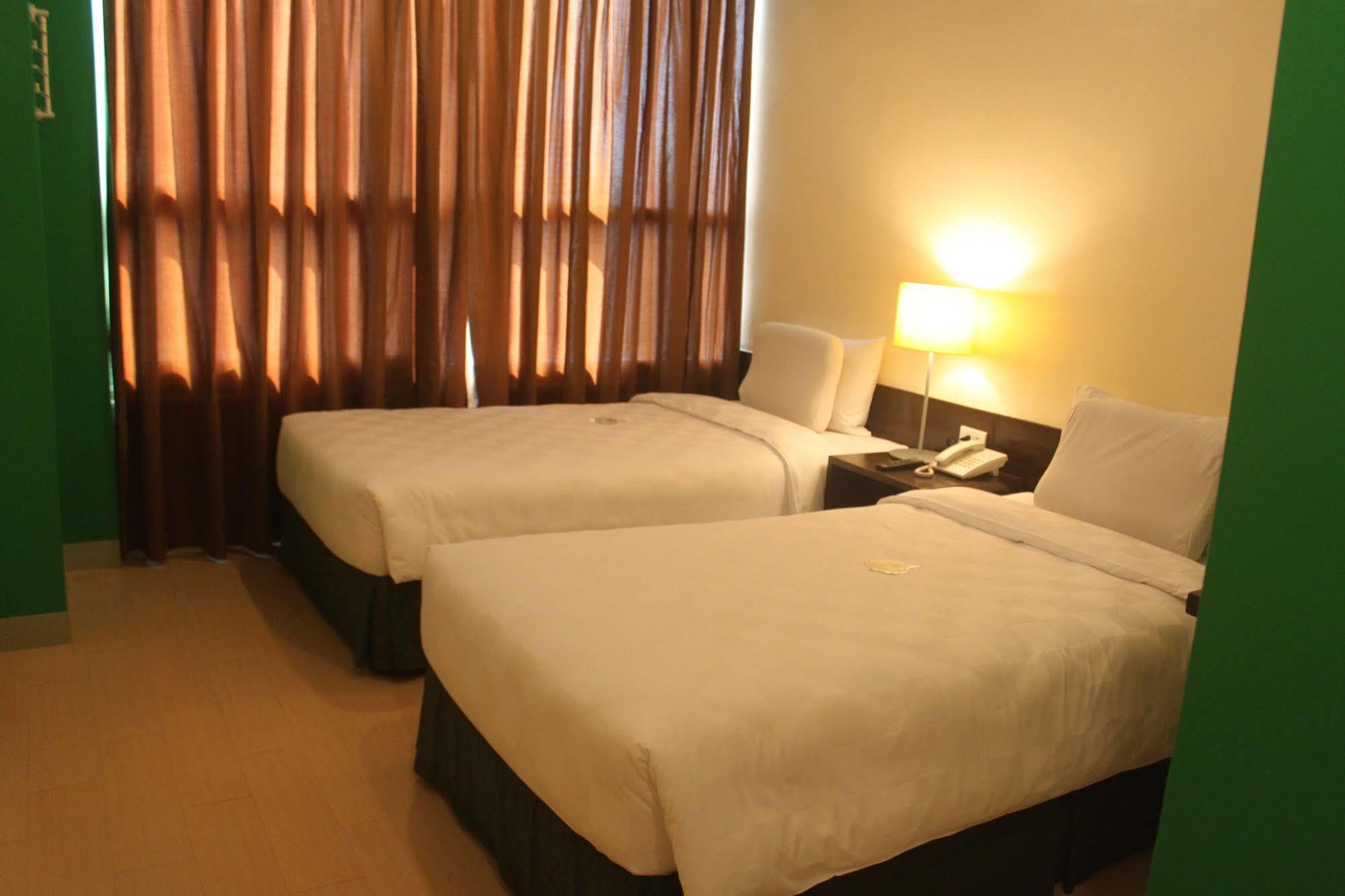 Go Hotels Plus Mandaluyong Exterior foto